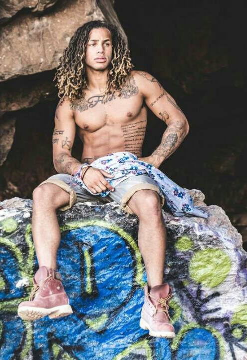 Dallas Wade 7 | Popglitz