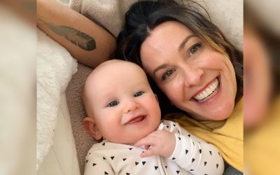 Alanis Morissette Home Schools Her Children 24/7 Without Any Structure & Calls It “Un-Schooling”