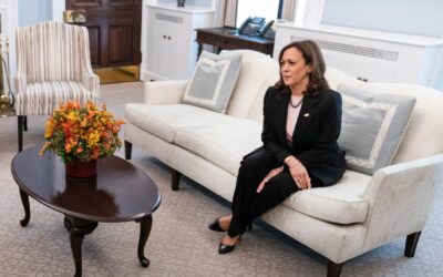 Kamala Harris Gets a Busload of Migrants from Texas Dropped Off at Her Door in Freezing Conditions